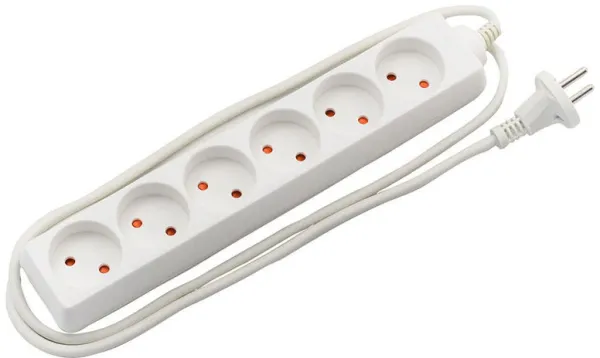 Pistorasiajohto kaapelilla